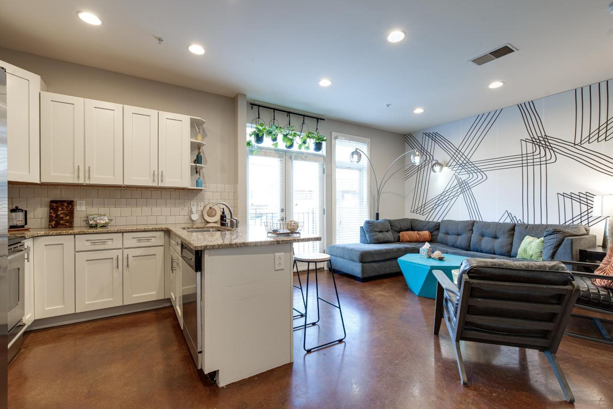 - Near Music Row- Private Balcony