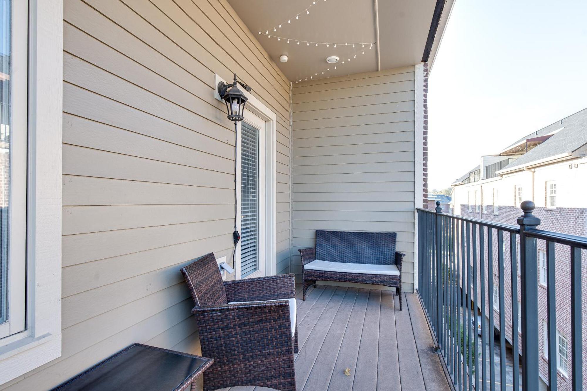 Apartment - Near Music Row- Private Balcony