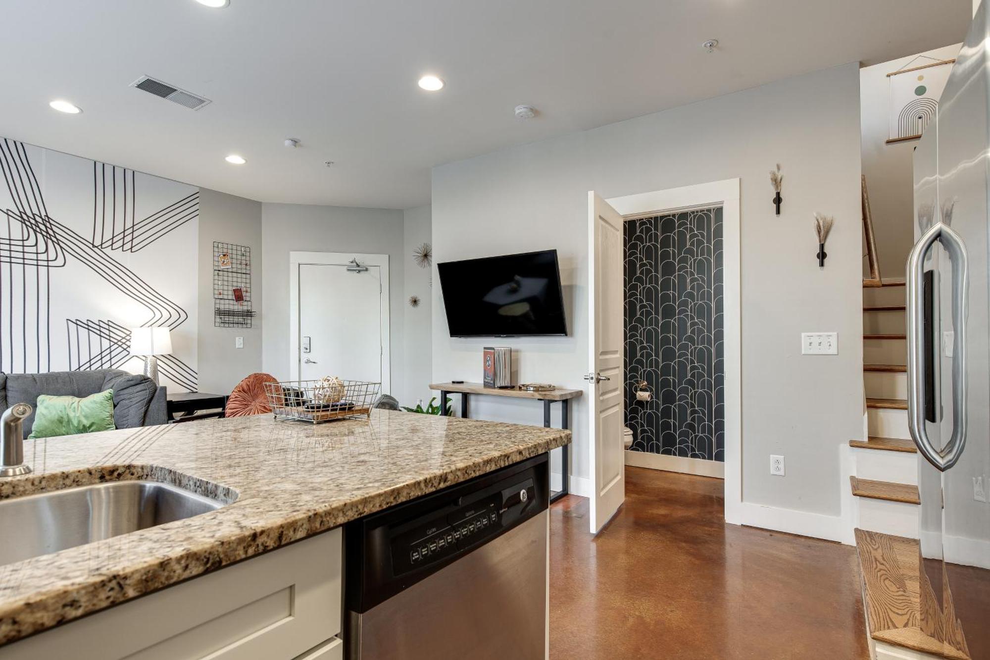 Apartment - Near Music Row- Private Balcony