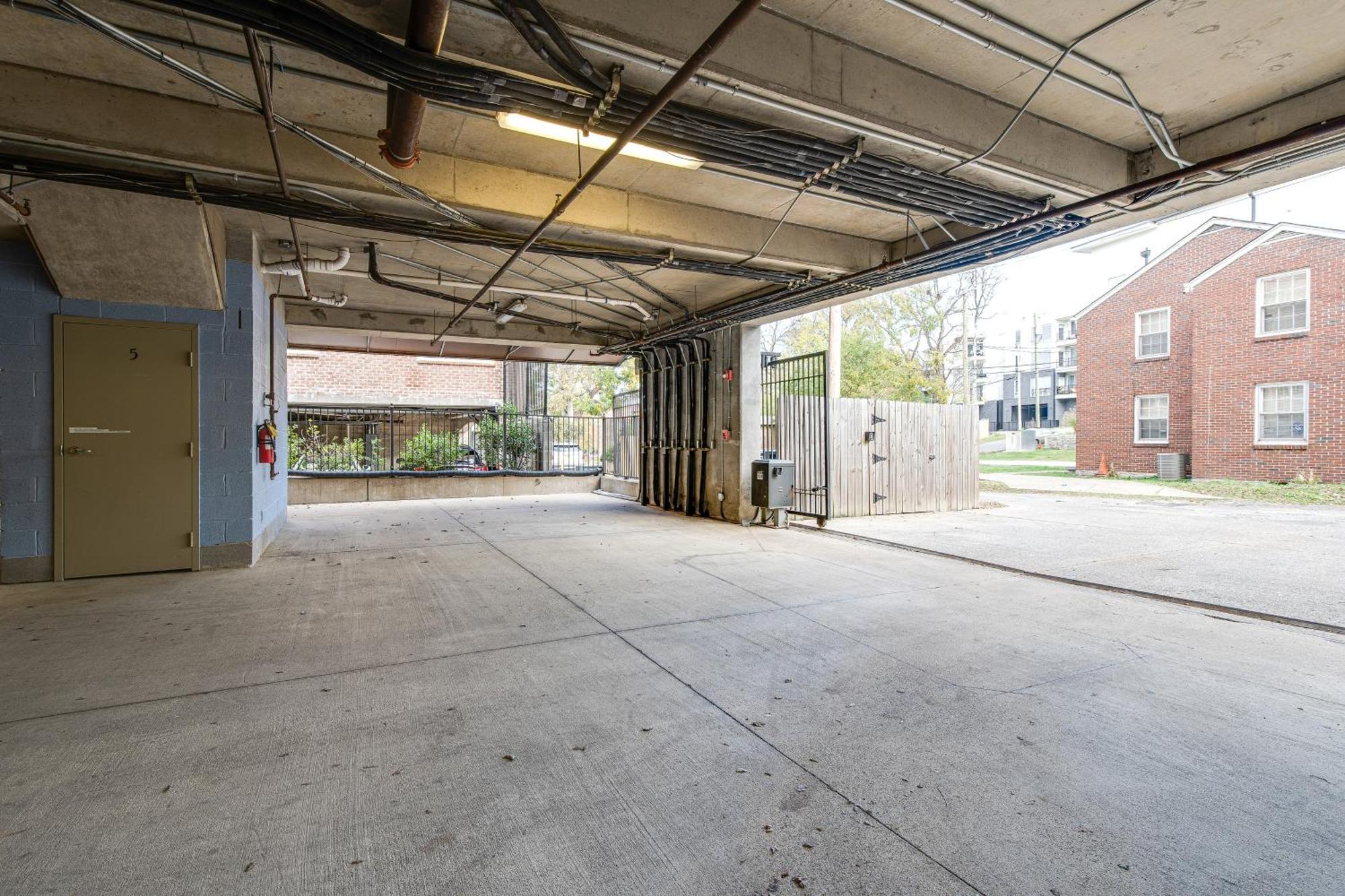- Near Music Row- Private Balcony Apartment