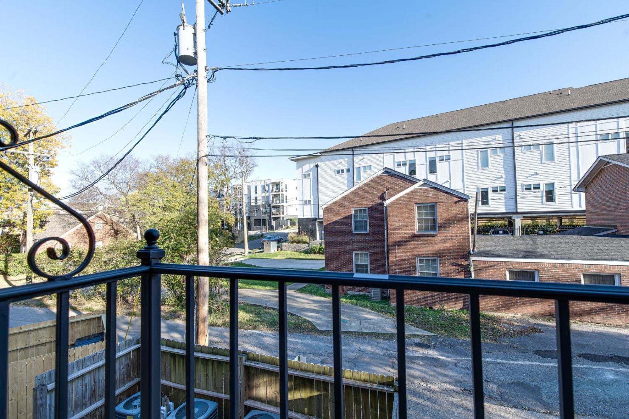 Apartment - Near Music Row- Private Balcony *
