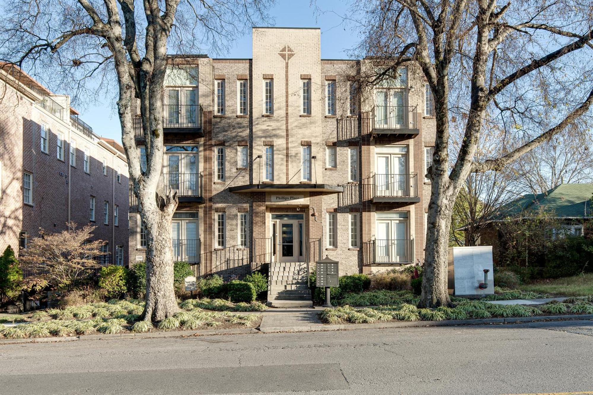 - Near Music Row- Private Balcony * Nashville